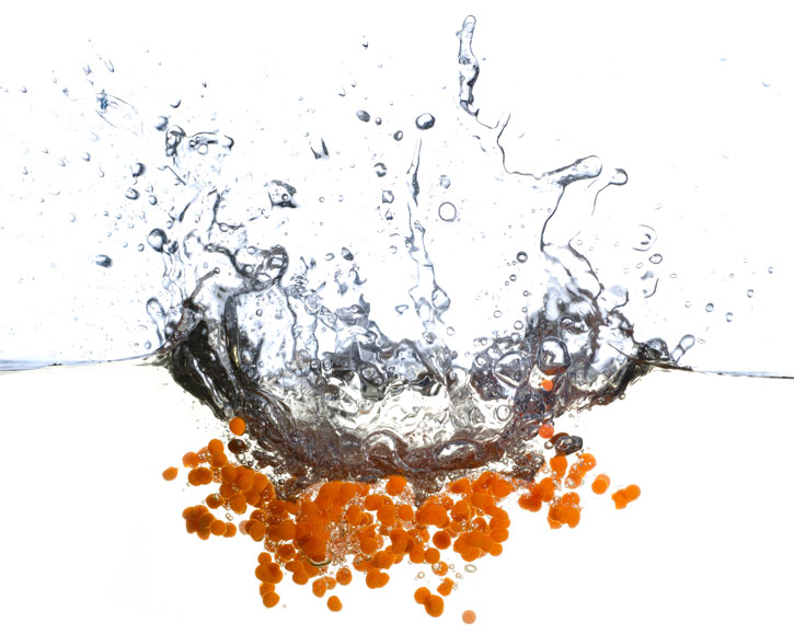 Sriracha pearls with cold oil spherification -splash