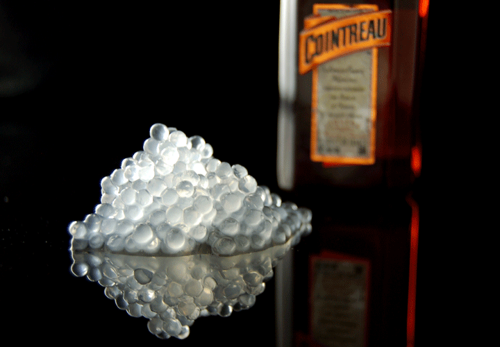 Molecular Mixology Spherification Cointreau caviar -720