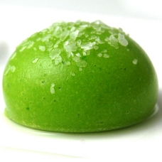 Liquid pea ravioli (spherification) sqr