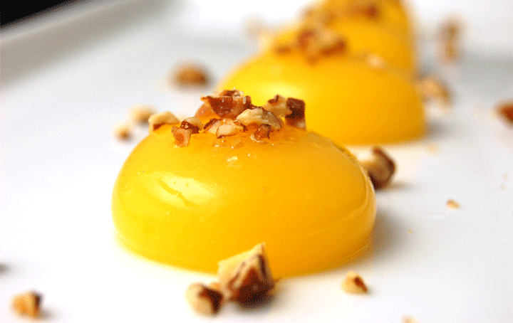 Spherical mango ravioli (spherification) -720