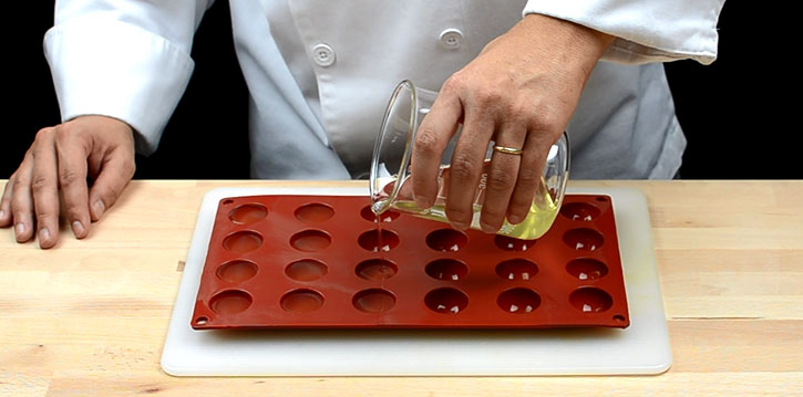 Spherification: Tomato water spheres silicone mold -filling