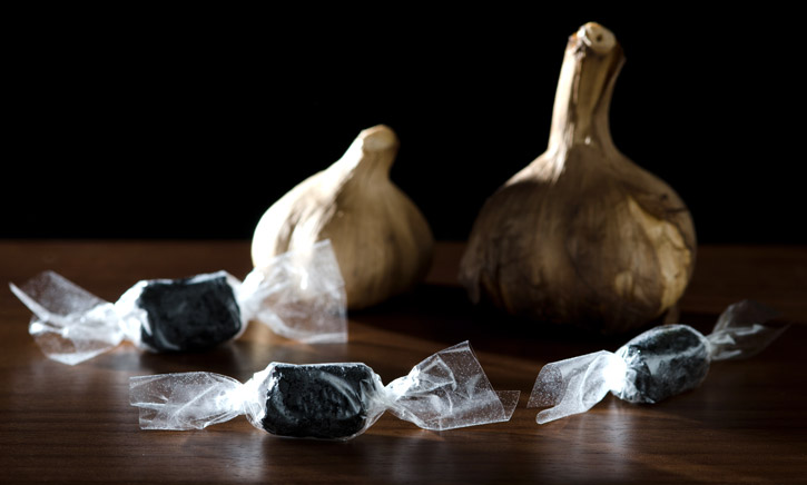 Black Garlic Caramel with Edible Wrapper-3